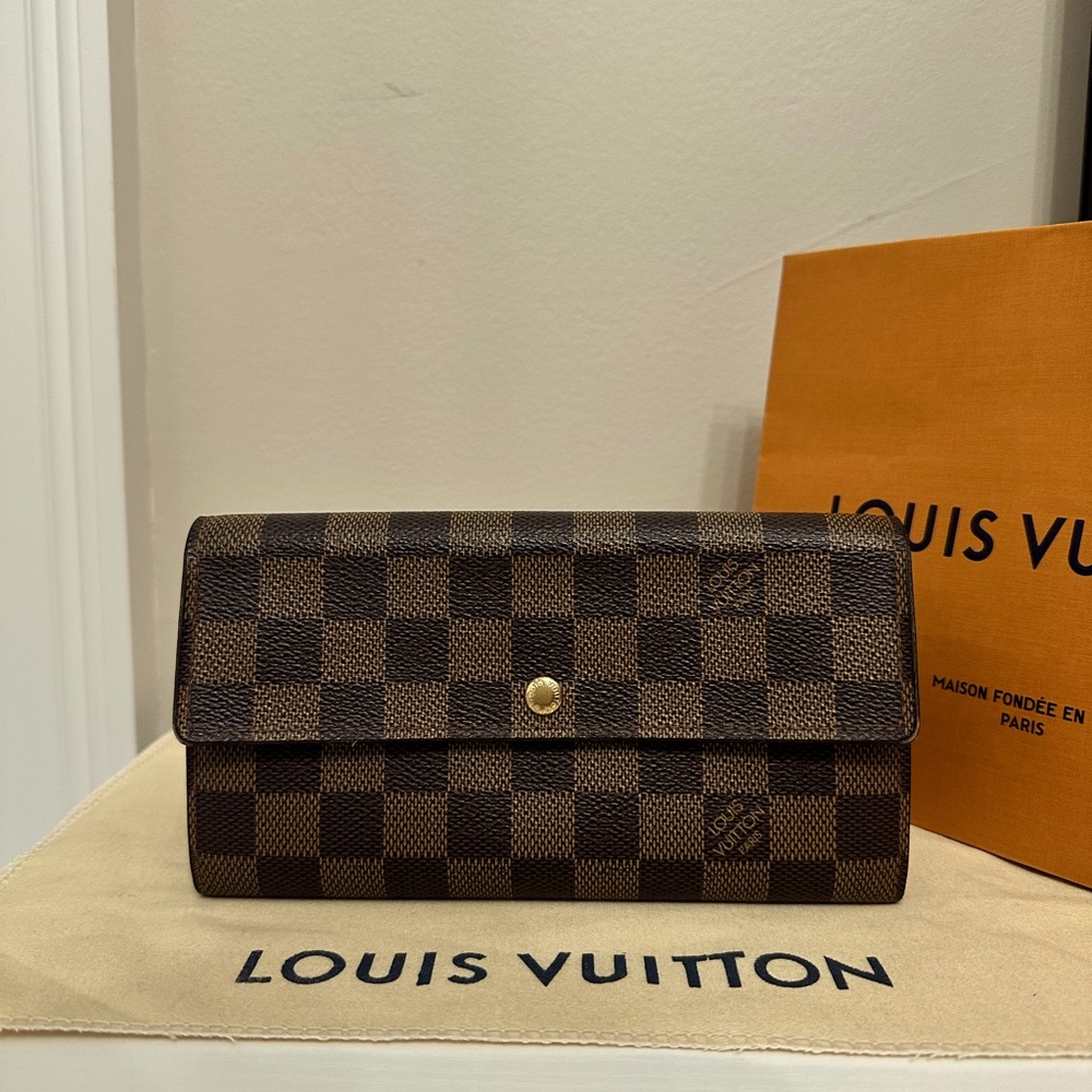 Authentic Louis Vuitton Damier Ebene Sarah Long Wallet. LV long wallet. Dust bag